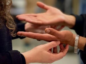 Manos que se explican