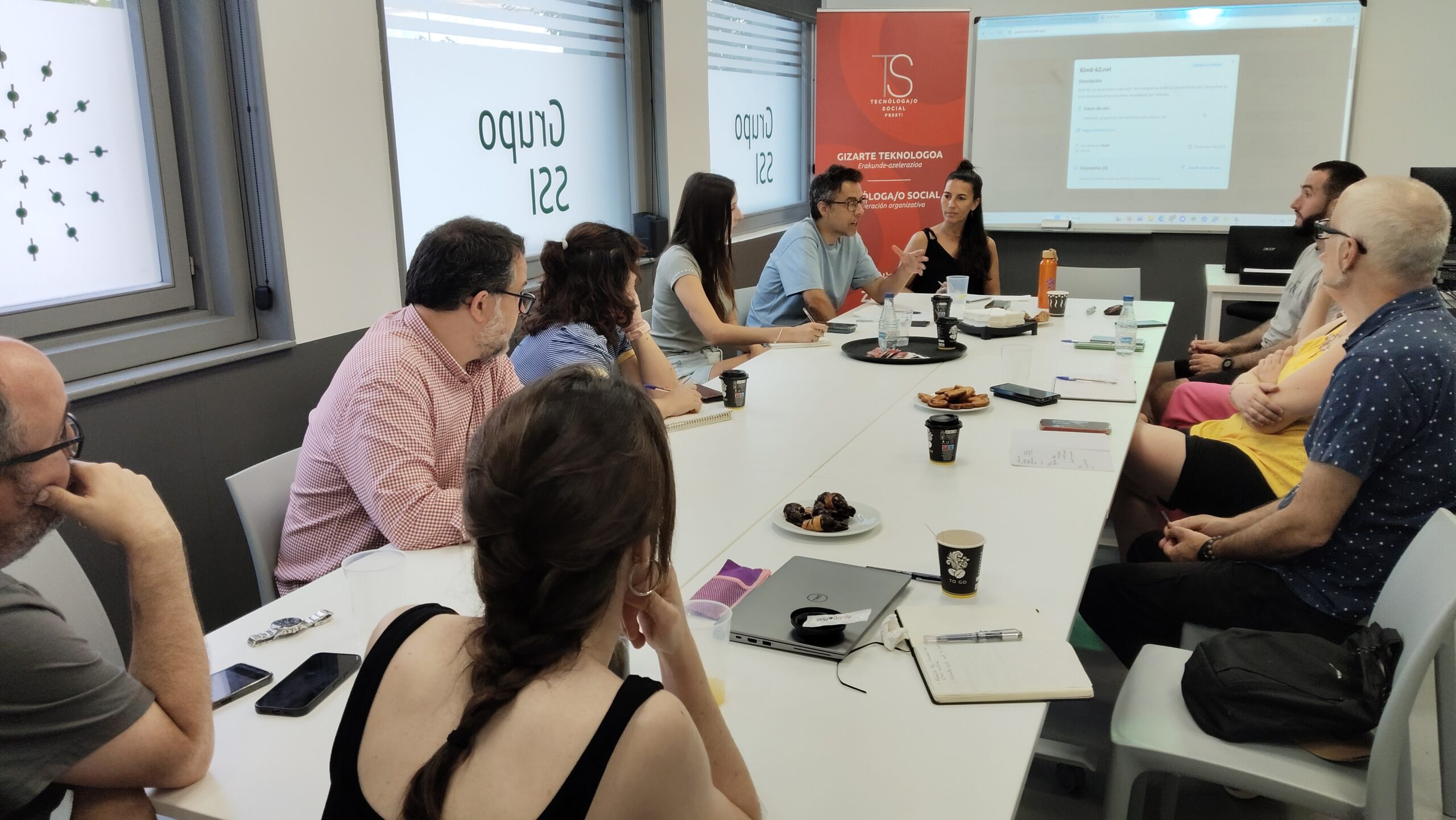 Aceleración Organizativa para el despliegue y generación de la Comunidad Profesional de Tecnólogas/os Sociales